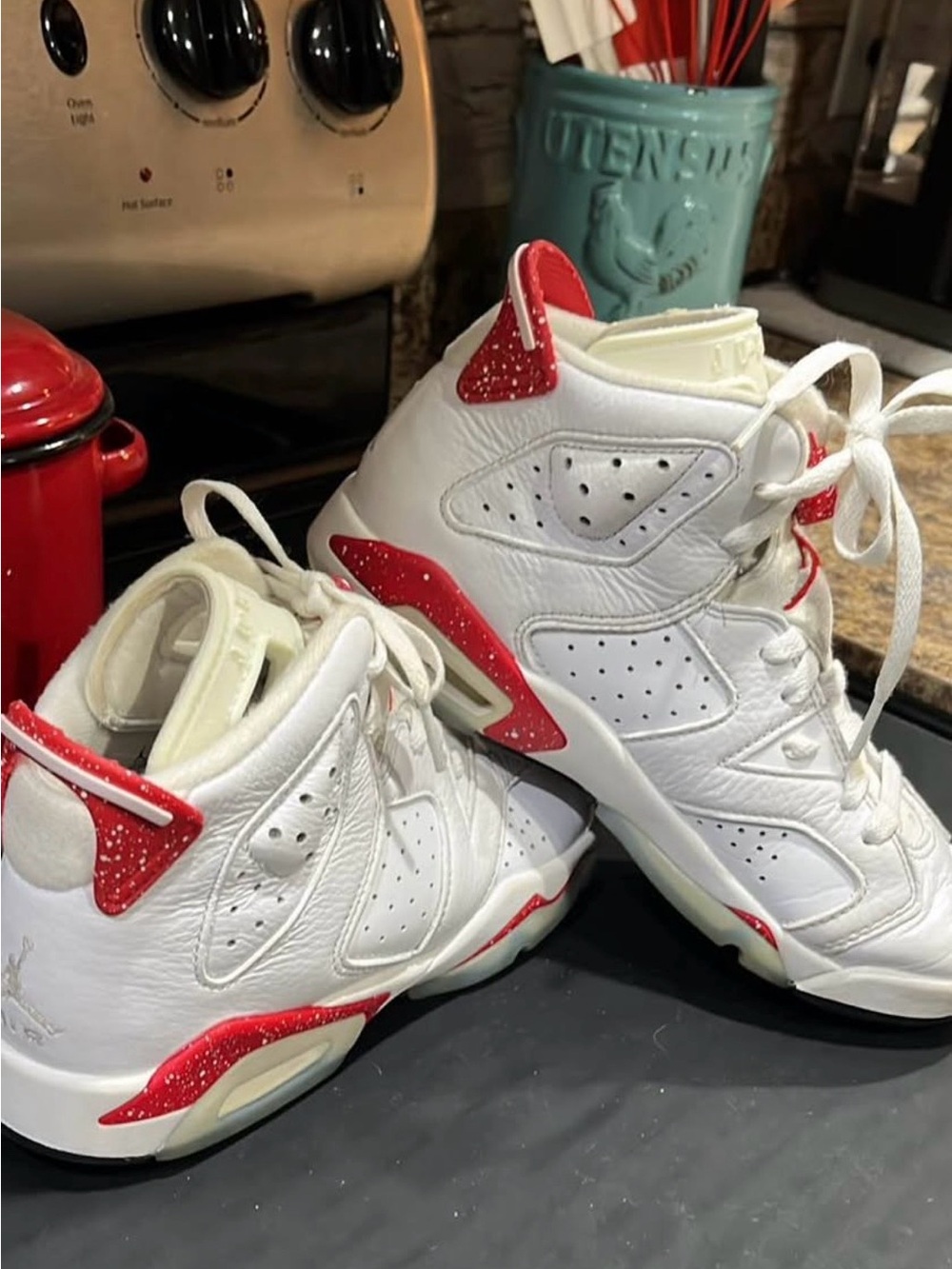 Nike Air Jordan 6 Retro "Red Oreo" sneakers